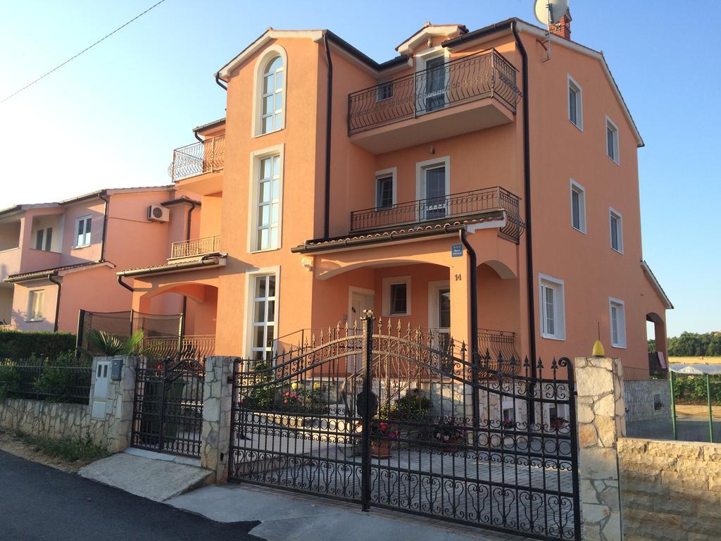 Ferienhaus Dakovic Porec Esterno foto