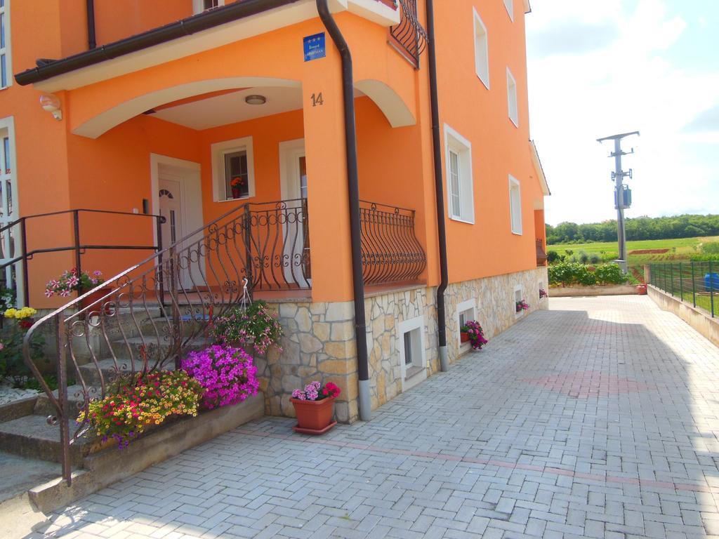 Ferienhaus Dakovic Porec Esterno foto