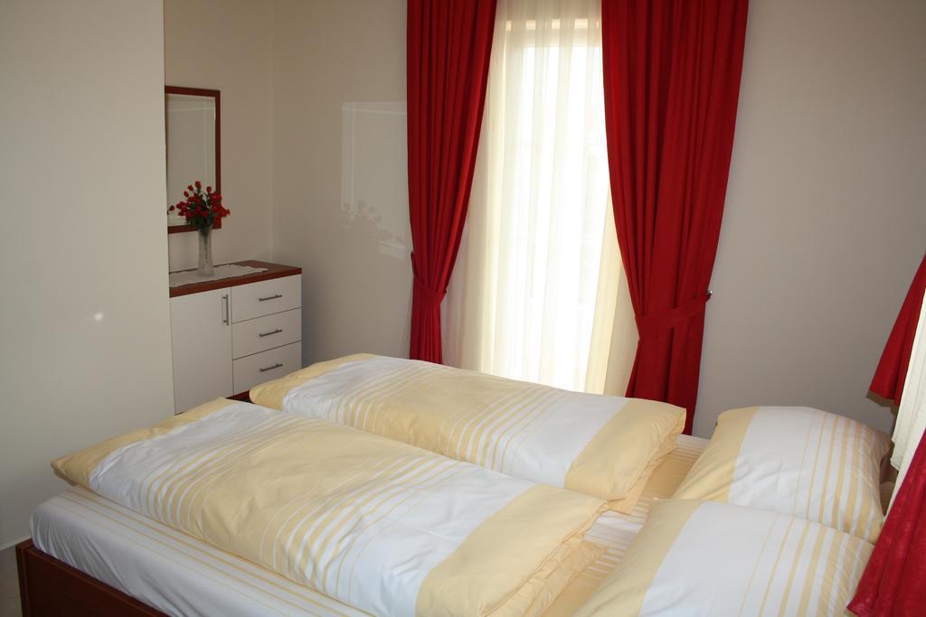 Ferienhaus Dakovic Porec Esterno foto