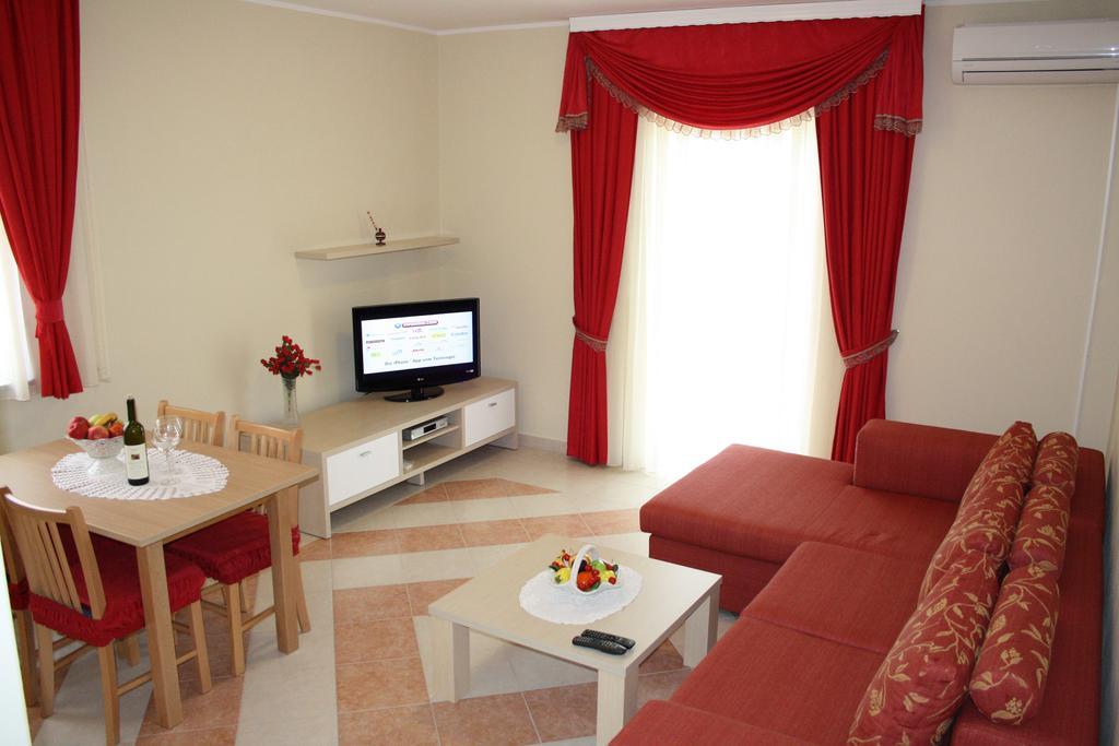 Ferienhaus Dakovic Porec Esterno foto