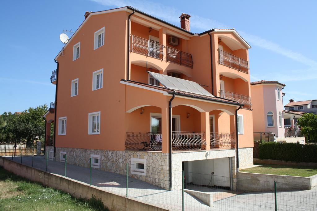Ferienhaus Dakovic Porec Esterno foto